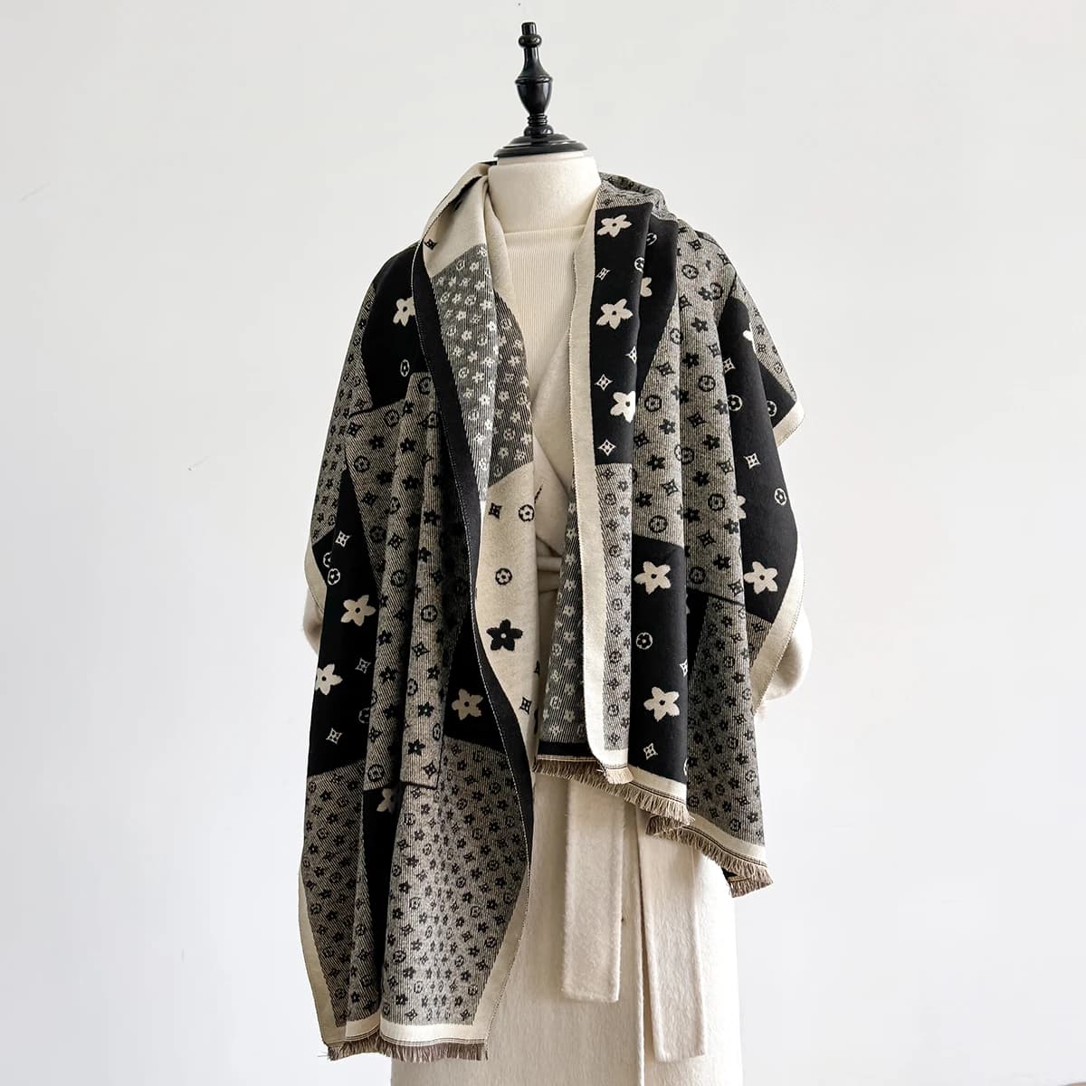 New elegance Scarf with pied de poule print Soft and warm with fringe Pashmina Skialle jacquard Autumn and Winter Cold-resistant windproof cover