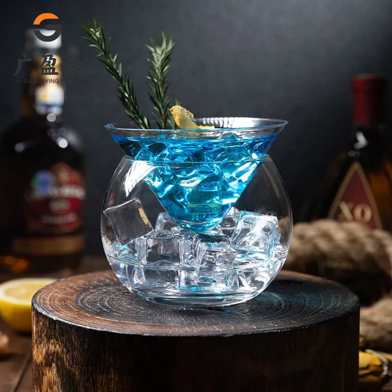 Set di Lusso per Cocktail in Cristallo: Bicchieri da Martini e Shaker per Mixologia Molecolare, Accessori da Bar per Casa e Feste