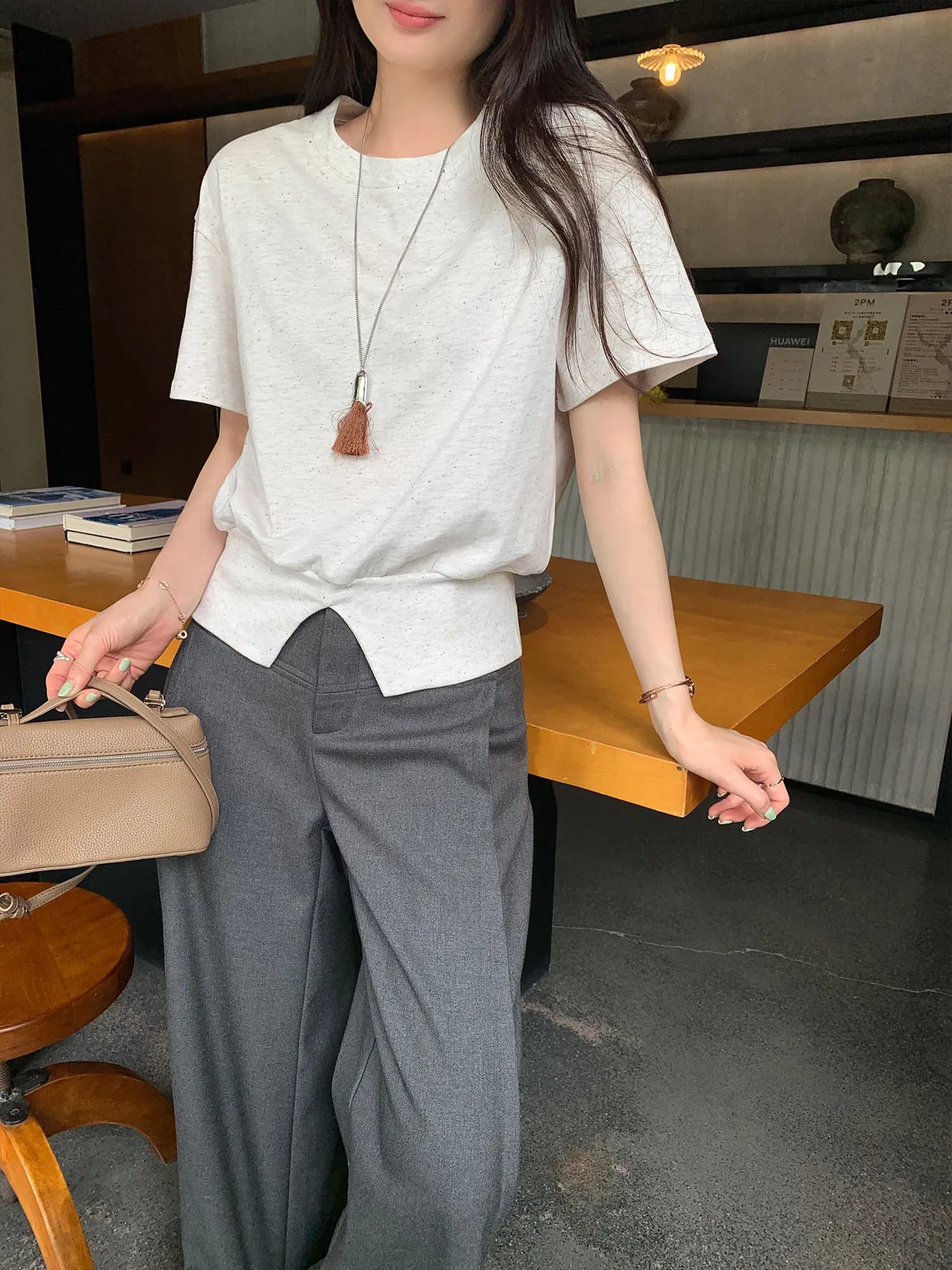 Korean Style Women's Short Sleeve T-Shirt Slim Fit Summer Casual round Neck Top Elegant Waist-Cinching Design Summer 2026