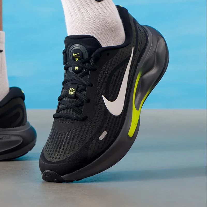 Scarpe da corsa leggere e ammortizzate da uomo originali Nike Journey Run FN0228-008