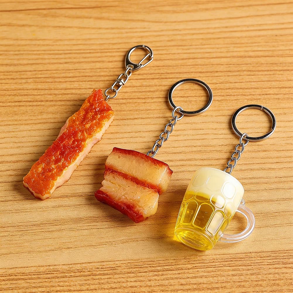 Portachiavi Realistico a Forma di Cibo, Divertente Cotoletta di Maiale, Pancetta, Boccale di Birra, Mini Ciondolo, Giocattolo in Miniatura, Ornamento Creativo per Zaino e Auto