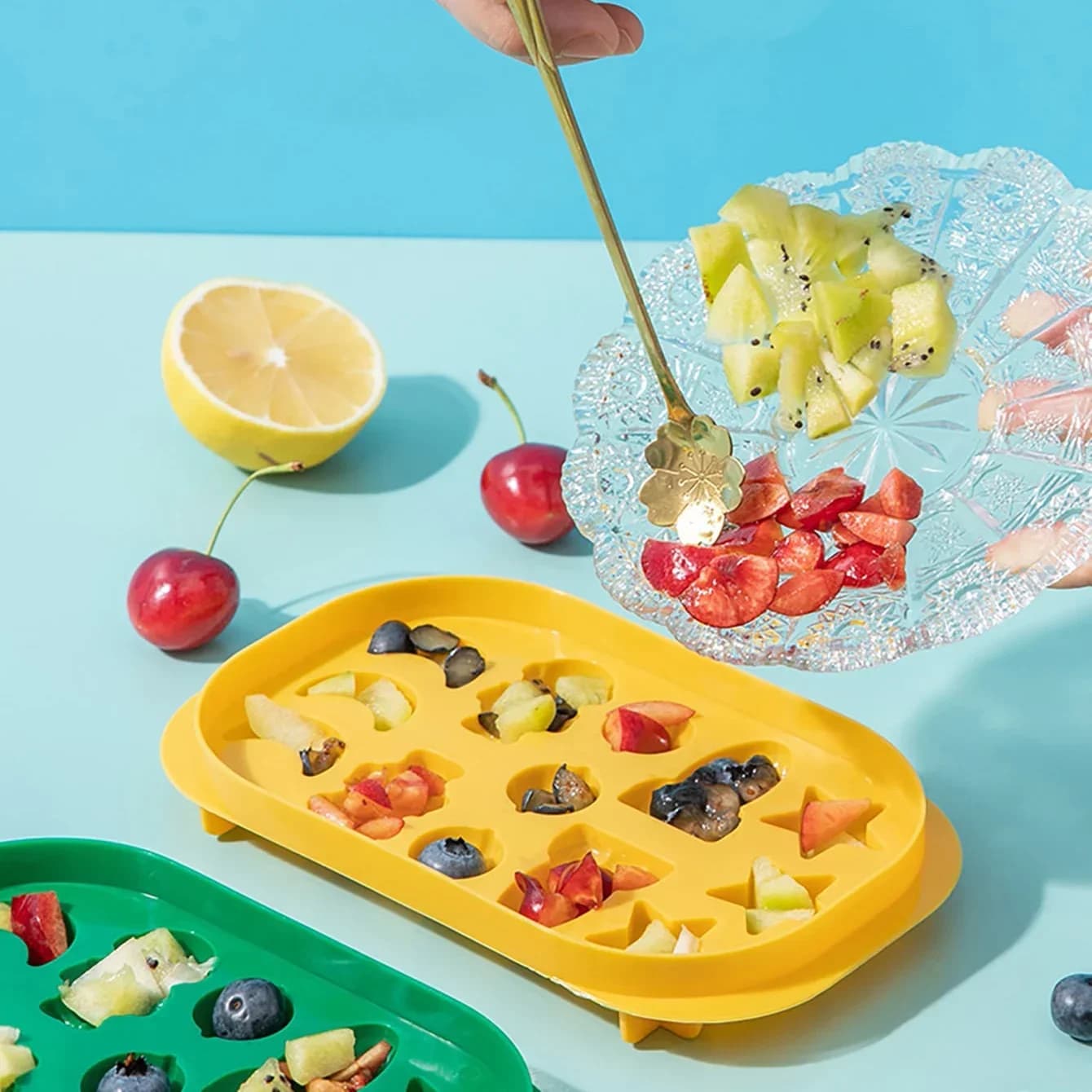 1 pezzo/2 pezzi - Stampo per cubetti di ghiaccio con coperchio, strumento per la produzione di ghiaccio, contenitore per ghiaccio, produttore di cubetti di ghiaccio con design in stile cartone animato, utensili da cucina