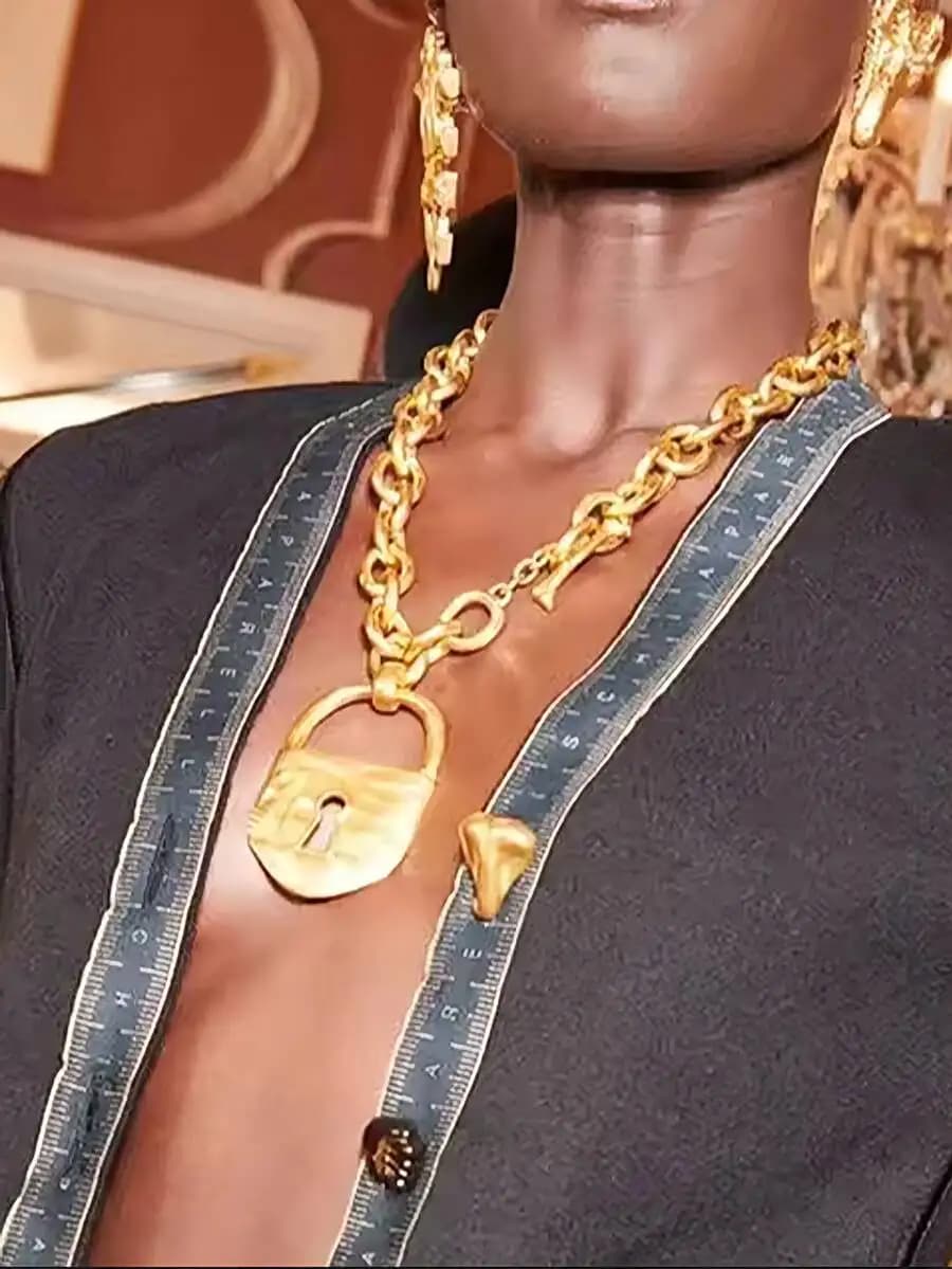 Collana con ciondolo a lucchetto in lega, catena spessa, design vintage in rilievo, girocollo, gioielli alla moda da donna