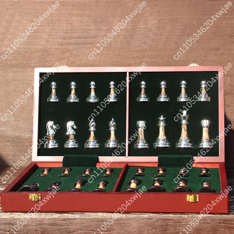 Squisito set di scacchi in metallo acrilico, tavolo completo con pezzi in stile giada, collezione sofisticata di giochi