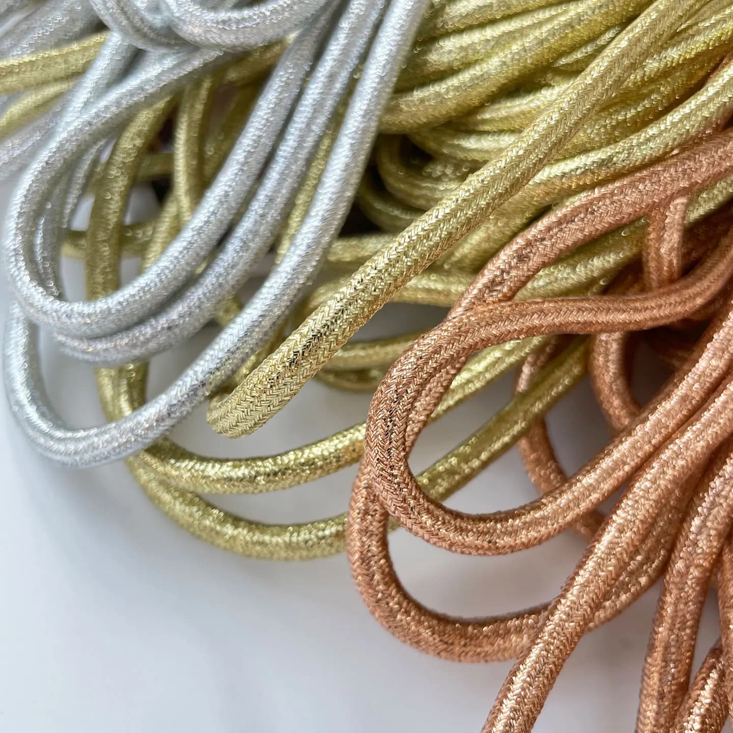 Cordoncino Rotondo da 5mm in Oro, Argento, Nero e Bianco, Filo in Cotone Micro-Elastico, Materiale per Polsini di Pantaloni e Cordoncini per Cappelli