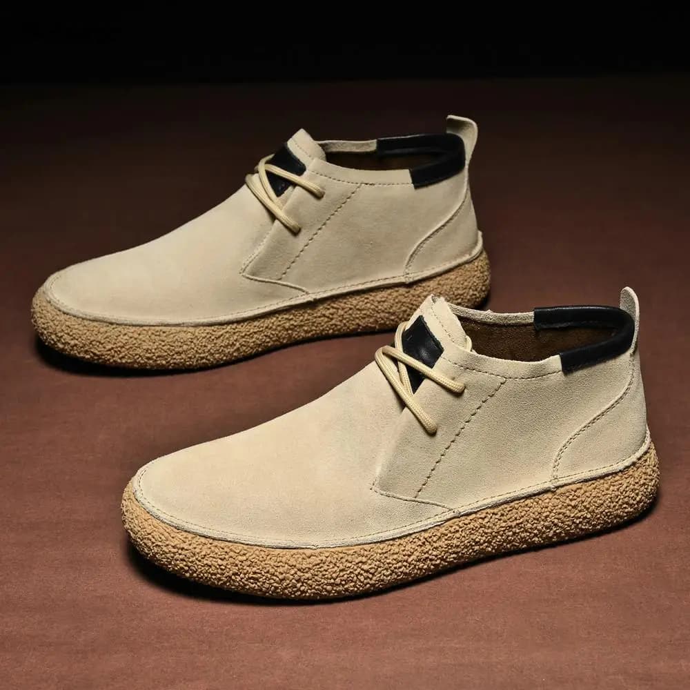 Stivali Chukka in camoscio beige da uomo, scarpe casual comode con lacci, stile desert.