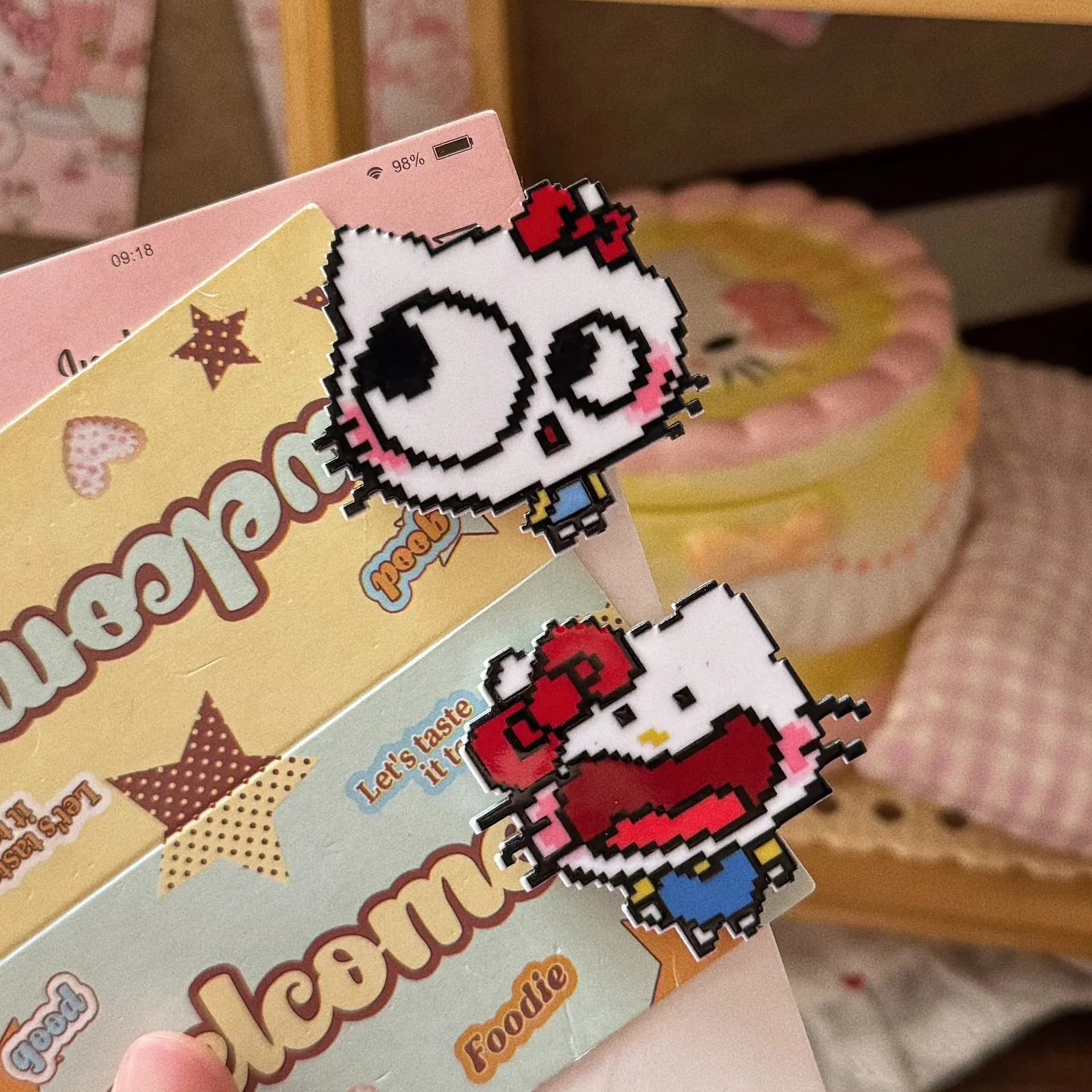 2 fermagli per capelli Hello Kitty Pixel, graziosi fermagli in acrilico Sanrio per ragazze e donne, accessori per capelli anime kawaii, gioielli.