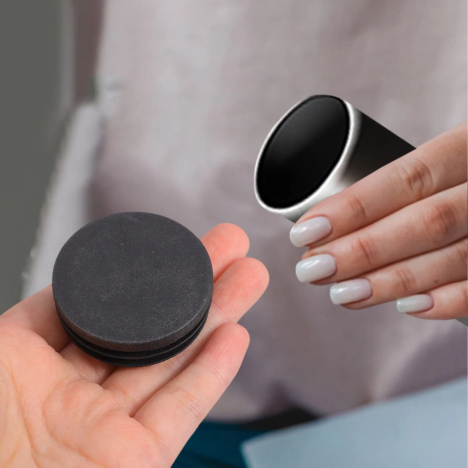 4 Pezzi Tappi Terminali per Mobili, Tappi Rotondi in Plastica Nera, Inserti per Gambe di Sedie, Protezioni per Tubi, Coperture per Sedie da Scrivania, Inserti Rotondi Antiscivolo