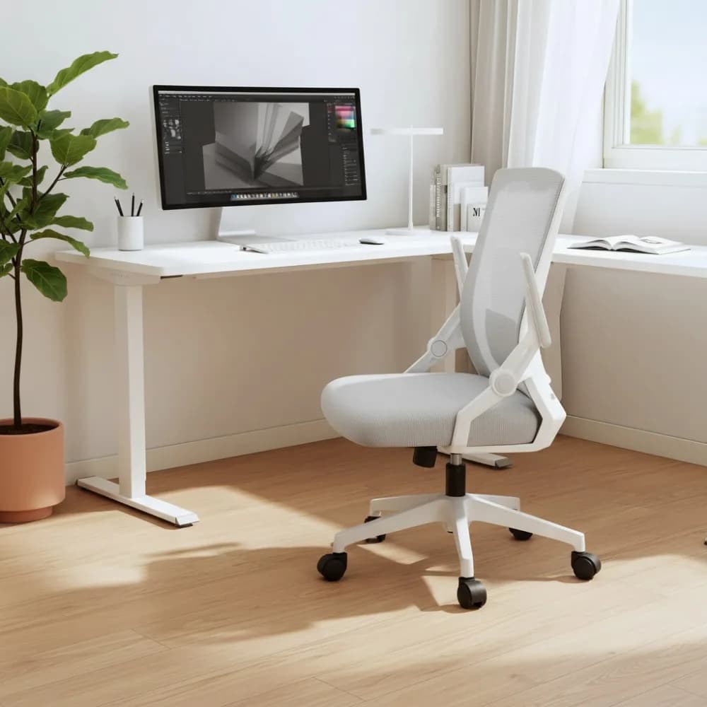 Sedia da ufficio ergonomica con braccioli ribaltabili, schienale in rete traspirante, supporto lombare, ampio sedile grigio per casa e giochi