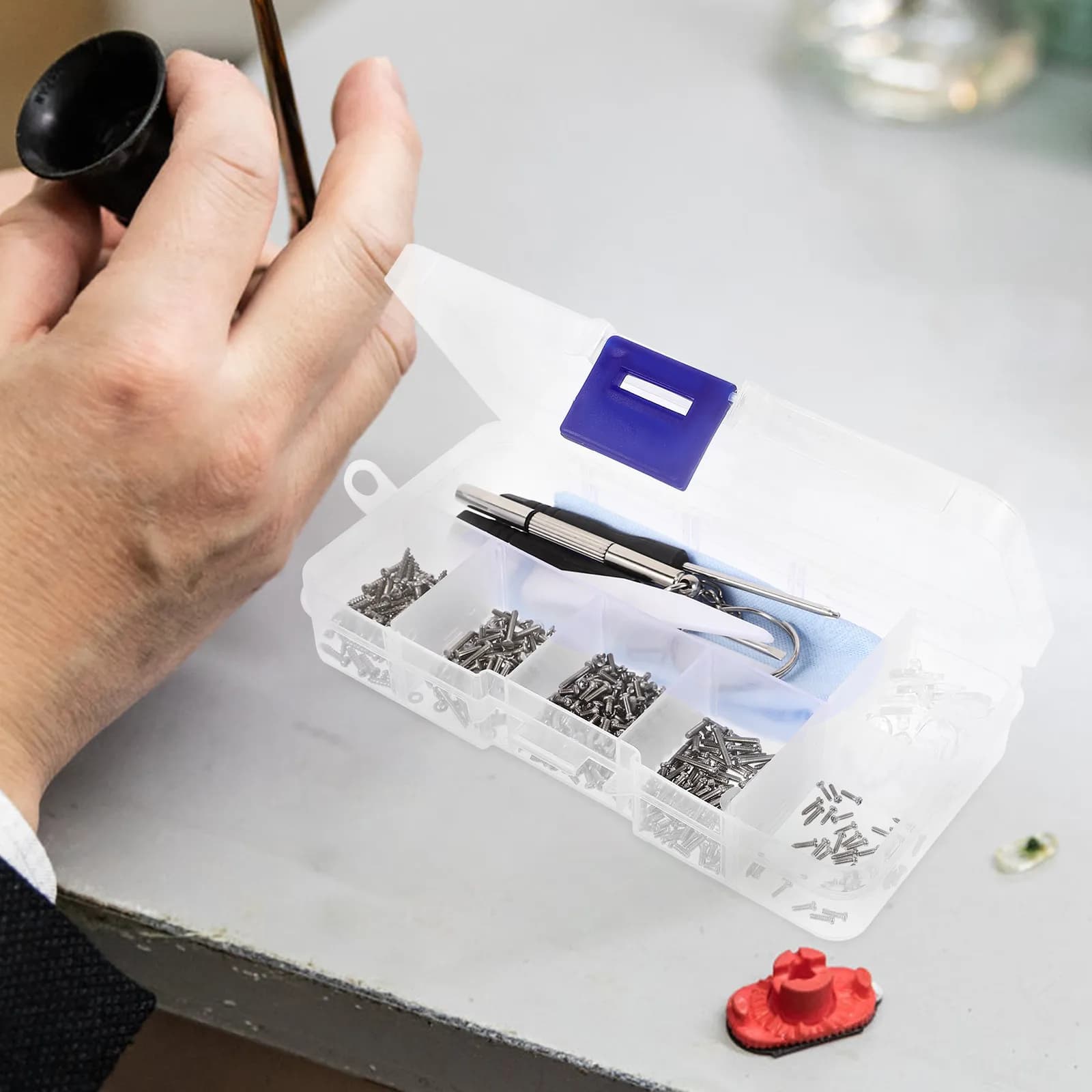 Set Portatile per Riparazione Occhiali con Cacciavite di Precisione, Cuscinetti Nasali e Viti Antiscivolo per Occhiali da Vista, da Sole e Orologi