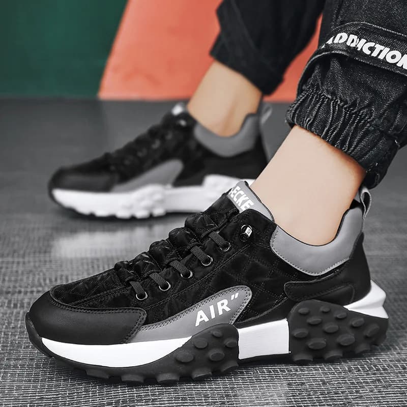 Nuove scarpe da ginnastica da uomo con suola spessa Scarpe da uomo alla moda Scarpe vulcanizzate versatili Scarpe da corsa per esterni con lacci Tekkies antiscivolo per uomo