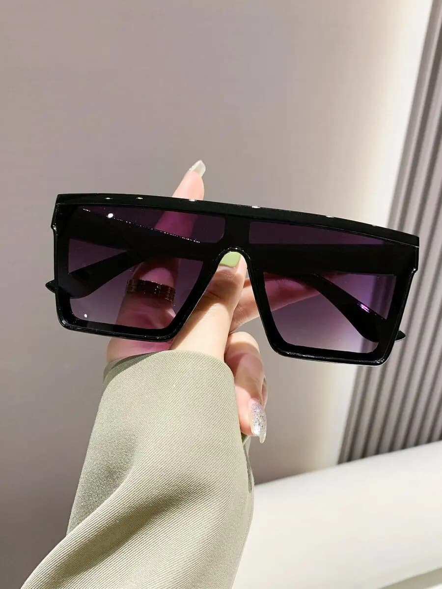 Occhiali da sole quadrati in plastica alla moda per donna, ideali per la spiaggia, i viaggi e l'uso all'aperto.