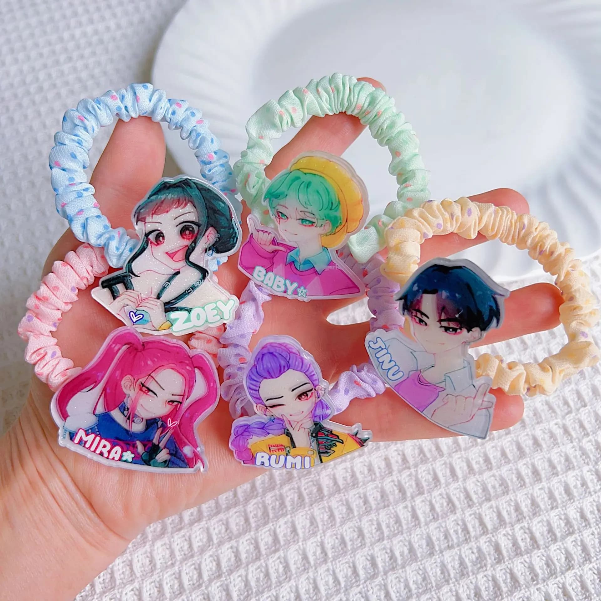 Nuovi graziosi fermagli per capelli in acrilico a tema anime e K-pop, elastici per capelli, accessori creativi per capelli per bambine, regali di compleanno.