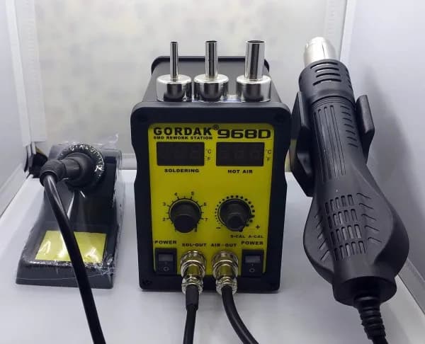 Stazione di rilavorazione SMD Pistola termica antistatica Stazione dissaldante pistola ad aria compressa 2 in 1 Stazione di saldatura 220V 968D