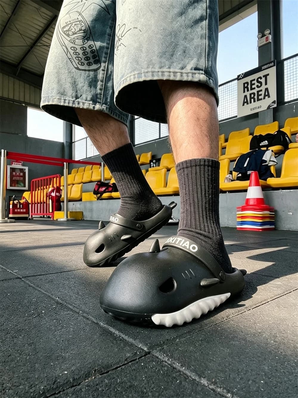 Sandali Shark Hole da uomo e da donna con supporto plantare, ciabatte da spiaggia in EVA antiscivolo e traspiranti, infradito estive per coppie, modello scavato.