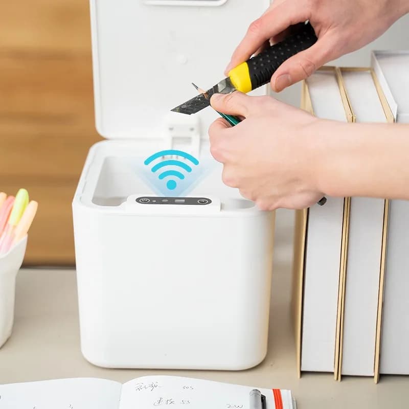 Cestino Automatico con Sensore per Scrivania, Pattumiera Intelligente per Auto, Mini Cestino Elettrico di Lusso, Contenitore Portatile in Plastica per Ufficio con Coperchio