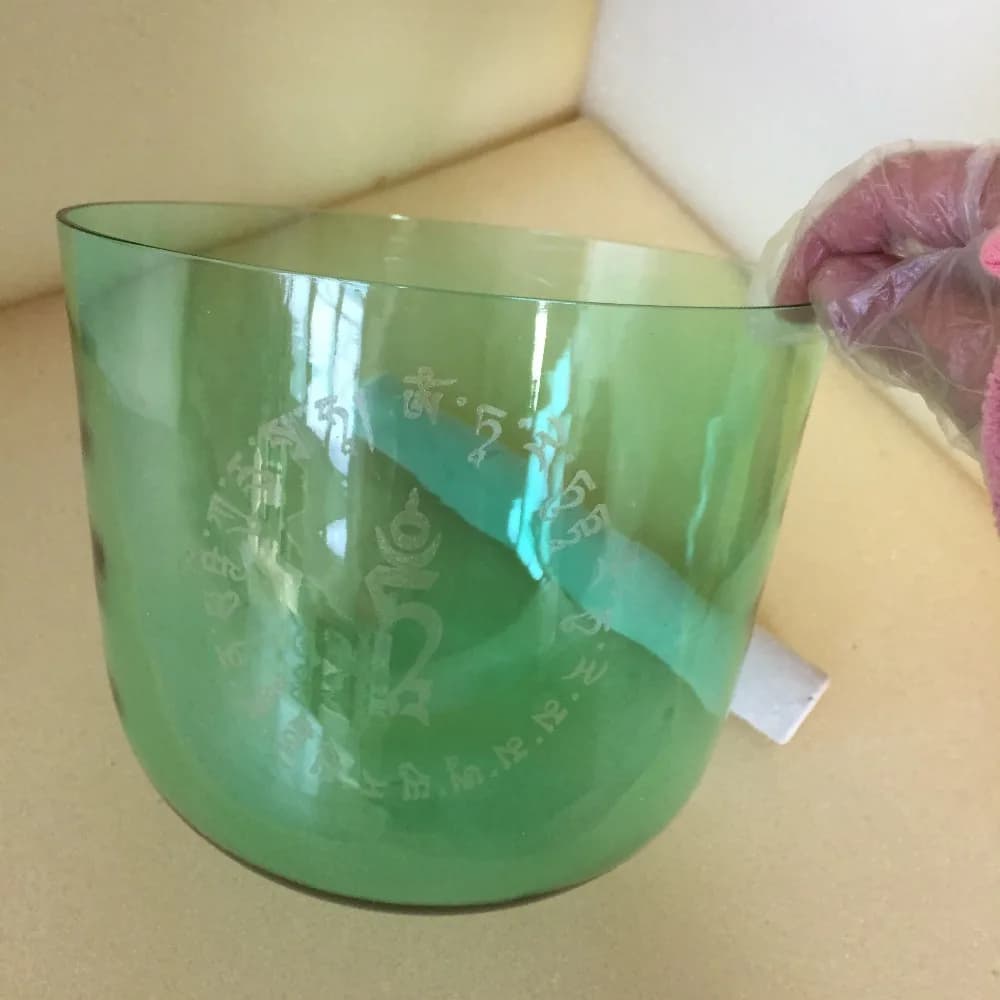 Star Linkup 3th Octave green colour Crystal Singing Bowl 7.5 Inch,432HZ, Perfect musical note "F" With carved"Mantra" design Gradient Aura Coated Quartz Crystal Singing Bowl Heart Crown Chakra Sound Bath Meditation Spiritual Energy Healing Bowl