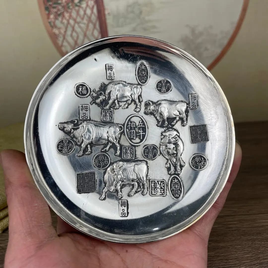 Metal statue Plate of five ox in golden silver Diameter 12 cm, weight about 123 g