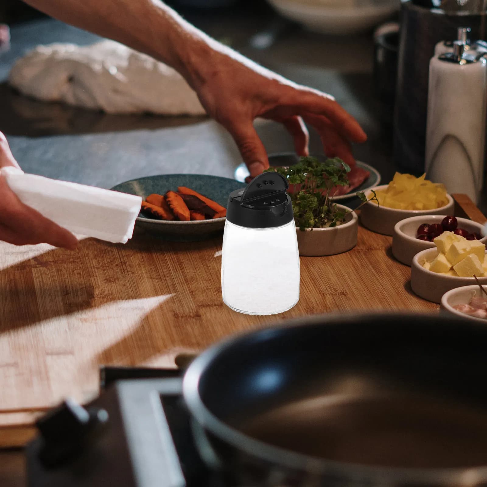 Set di 4 Barattoli in Vetro Premium per Spezie, Organizzatore da Cucina Salvaspazio per Mantenere la Freschezza e Facilitare l'Accesso