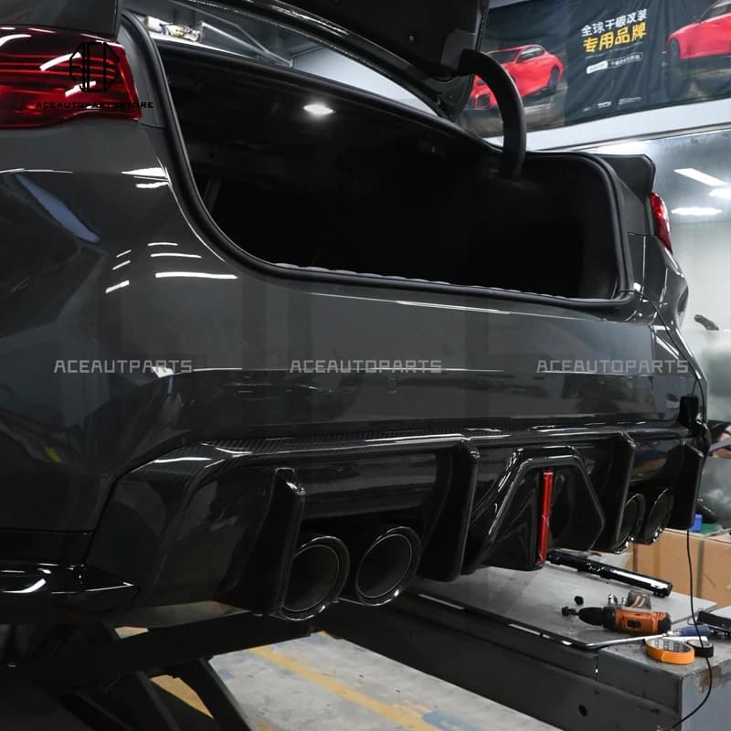 For BMW M3 G80 M4 G82 G83 Dry Carbon Fiber Car Rear Bumper Diffuser Rear Splitters With lights Spoiler20GT 650S 600LT 570S 570GT