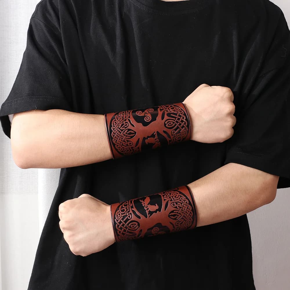 Bracciale largo in pelle punk alla moda, armatura, polsino, protezione per il polso, modello di testa di corvo e pecora, ampio braccialetto per spettacoli teatrali in maschera