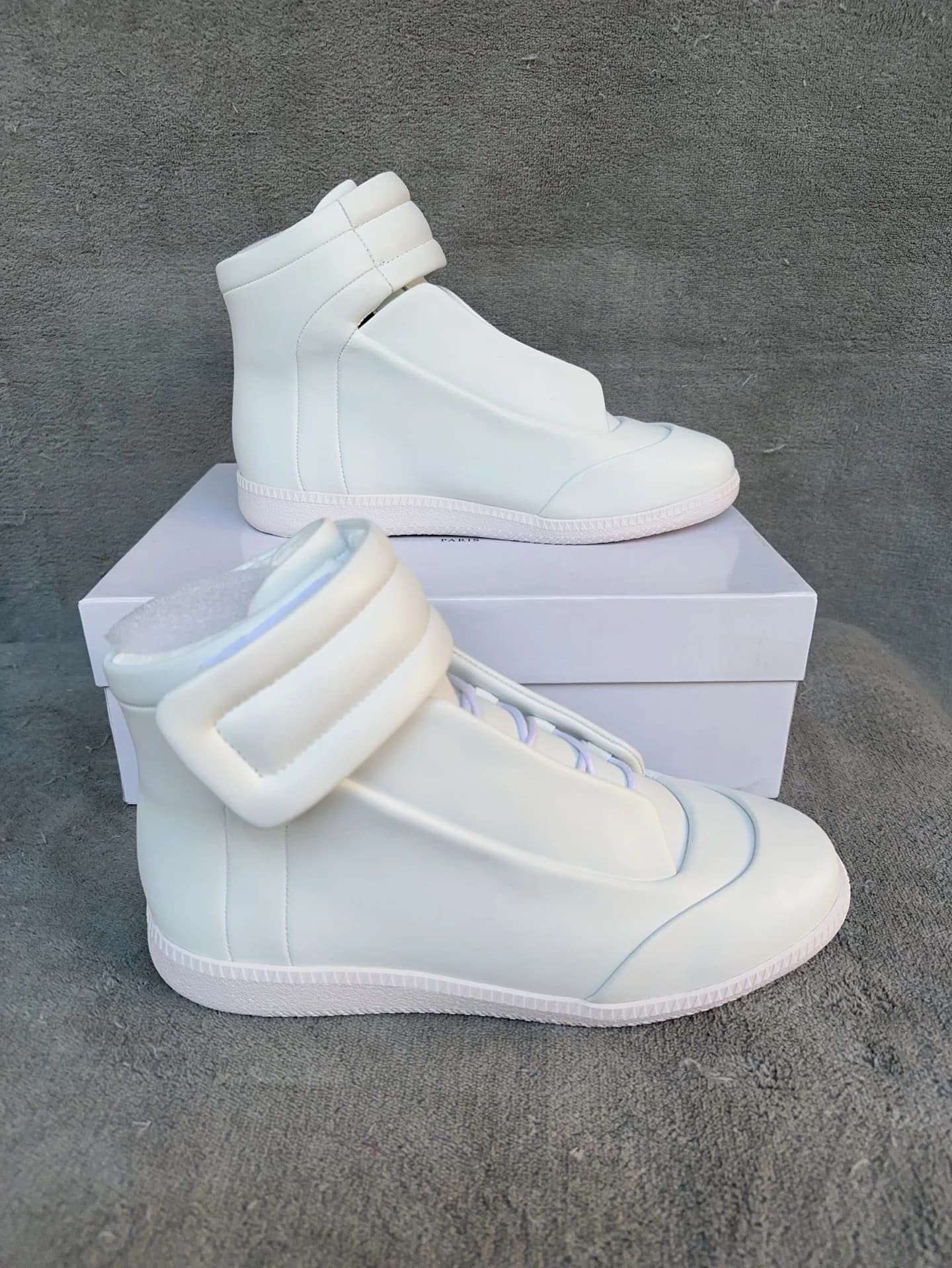 High Range Casual Running Shoes for Couples, Genuine Leather Upper, Premium Sports Footwear for Open Activity, High Shoes with Flat Sole