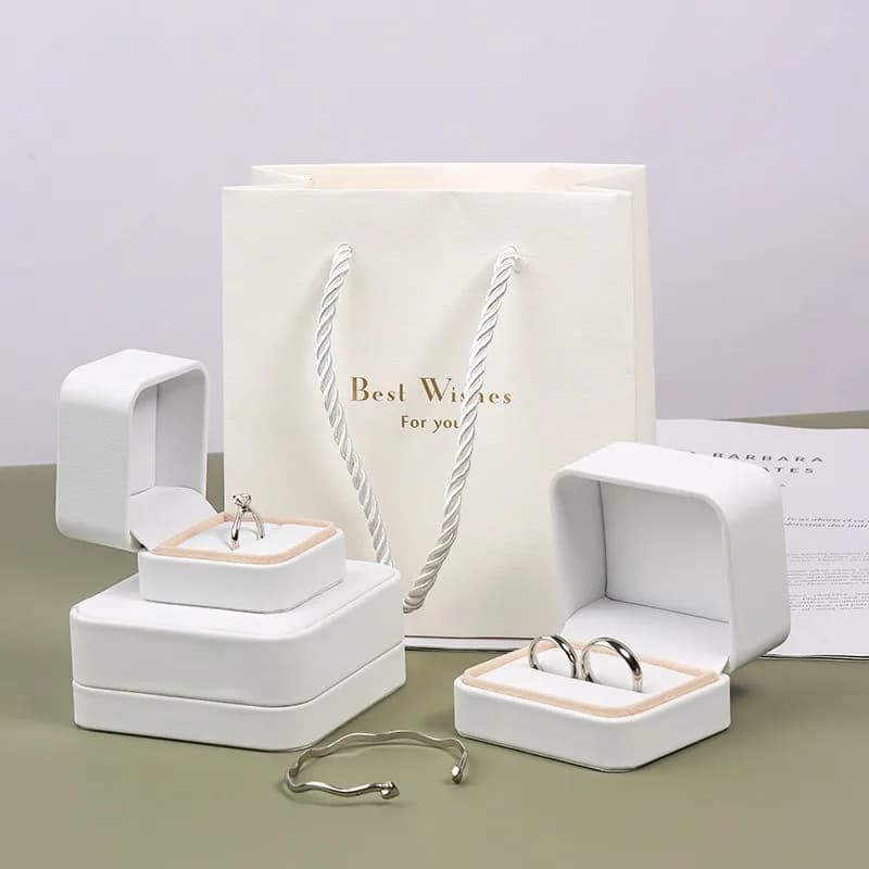 Scatola portagioie in pelle bianca PU anello collana orecchini scatola regalo espositore moda semplice per scatola Organizer per gioielli da sposa