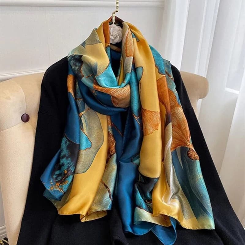 Design Satin Silk Scarf Hijab Fashion Woman Summer Solar Protection Beach Stola Avvolge Bufanda Female handkerchief Echarpe New