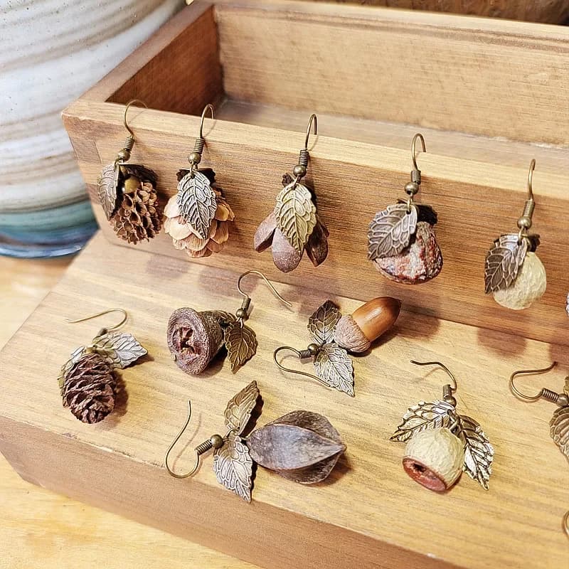 Orecchini con ciondoli in legno a cono di ghianda naturale fatti a mano Vintage di nuovo Design per le donne orecchini di frutta secca estetica per ragazze regali di gioielli