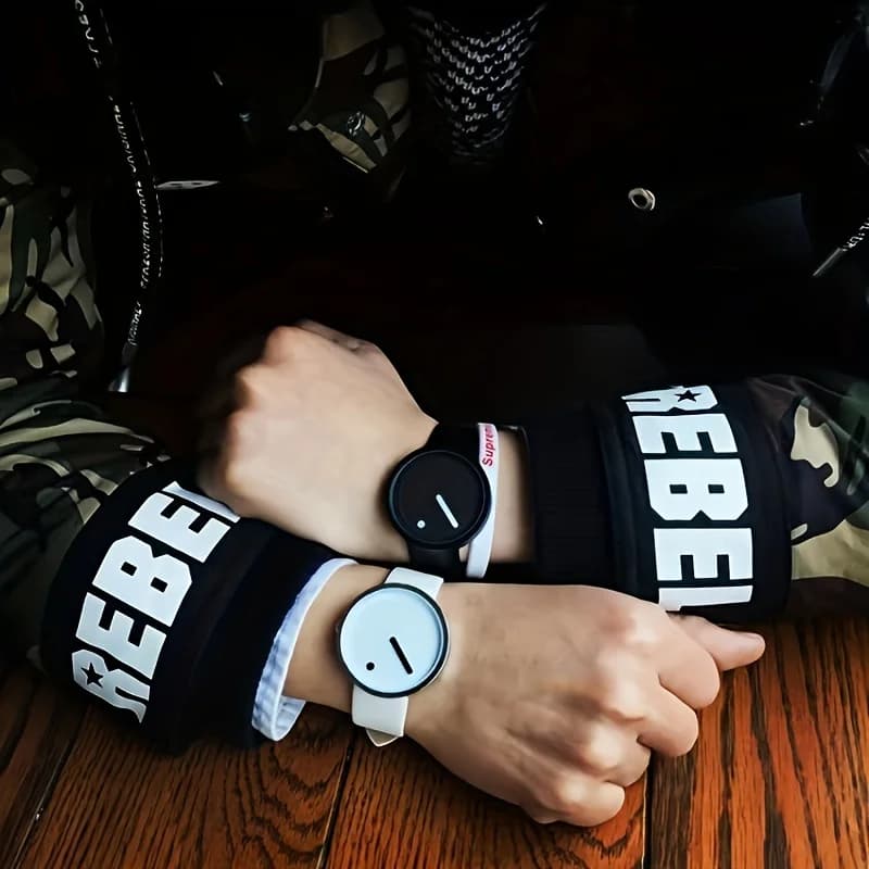 Minimalist polka dot watch with high aesthetic value, male and female niche students, simple temperament, creative personality