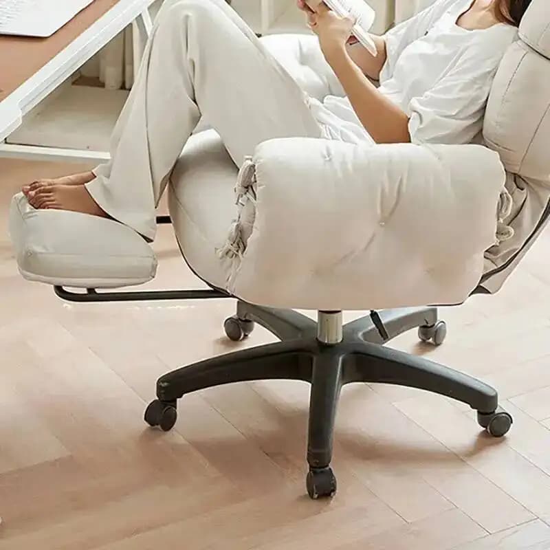 Sedia Ergonomica Beige di Lusso per Casa e Ufficio con Poggiapiedi, Sedia da Gaming per Computer con Cuscino Posteriore, Set di Mobili da Giardino
