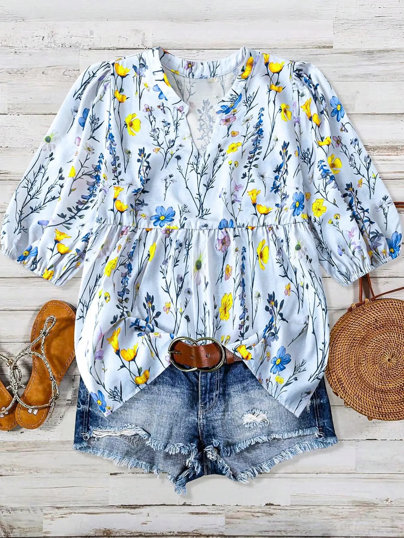 Camicia Floreale con Scollo a V per Donna, Stile Casual, Tessuto Leggero e Traspirante, Perfetta per Primavera ed Estate, Design Aderente