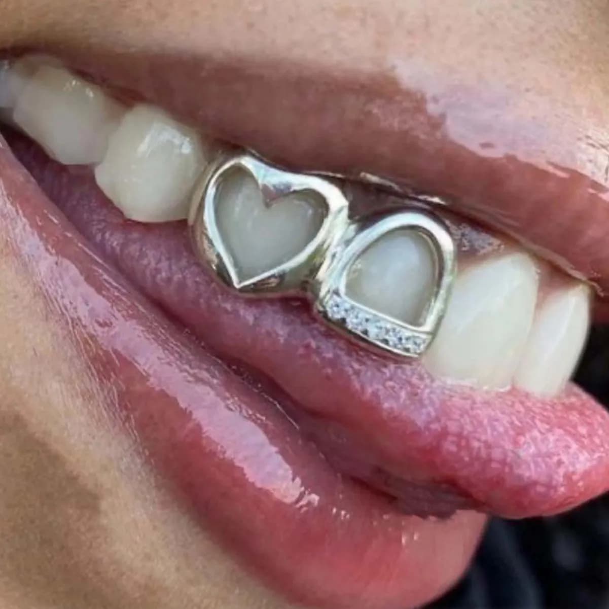 RACHELZ Hip Hop CZ Pietra Doppio Cuore Cavo Denti Grillz Bretelle Vintage Punk Zircone Tappi per Denti Per Le Donne Degli Uomini Gioielli Regalo Del Partito