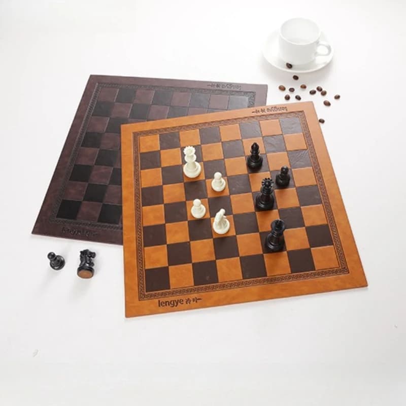 Scacchiera in Pelle dal Design Vintage, Morbida e Pieghevole, con Dettagli in Rilievo, Gioco da Tavolo Portatile, Scacchi e Dama, Gioco Intellettuale