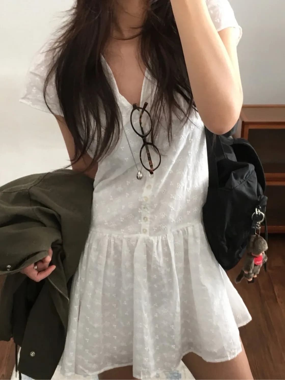 Nuovo Stile Estivo Giovanile: Abito Corto con Ricami in Pizzo, Maniche Corte, Scollo a V e Bottone Singolo per Donne, Stile Coreano