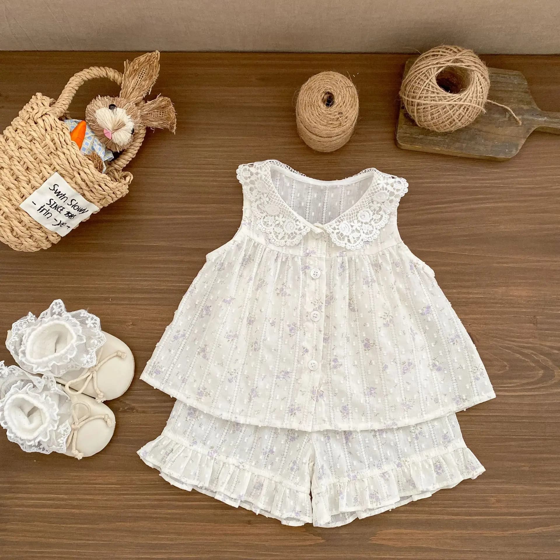 Completo Estivo Floreale 2026 per Bambina: Camicia con Colletto in Pizzo e Pantaloncini con Bordo a Balze, Set Due Pezzi per Uscite