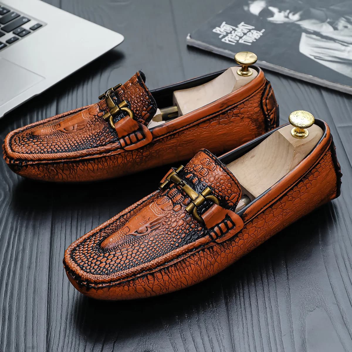 Mocassini da Guida per Uomo Marroni con Motivo Coccodrillo, Fibbia a Morsetto, Slip-on, Casual ed Eleganti