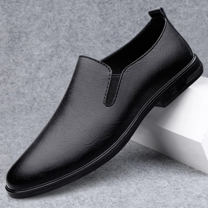 Mocassini comodi con suola morbida bianca semplice Scarpe basse nere da uomo Scarpe casual in pelle di vacchetta traspirante cava estiva per uomo