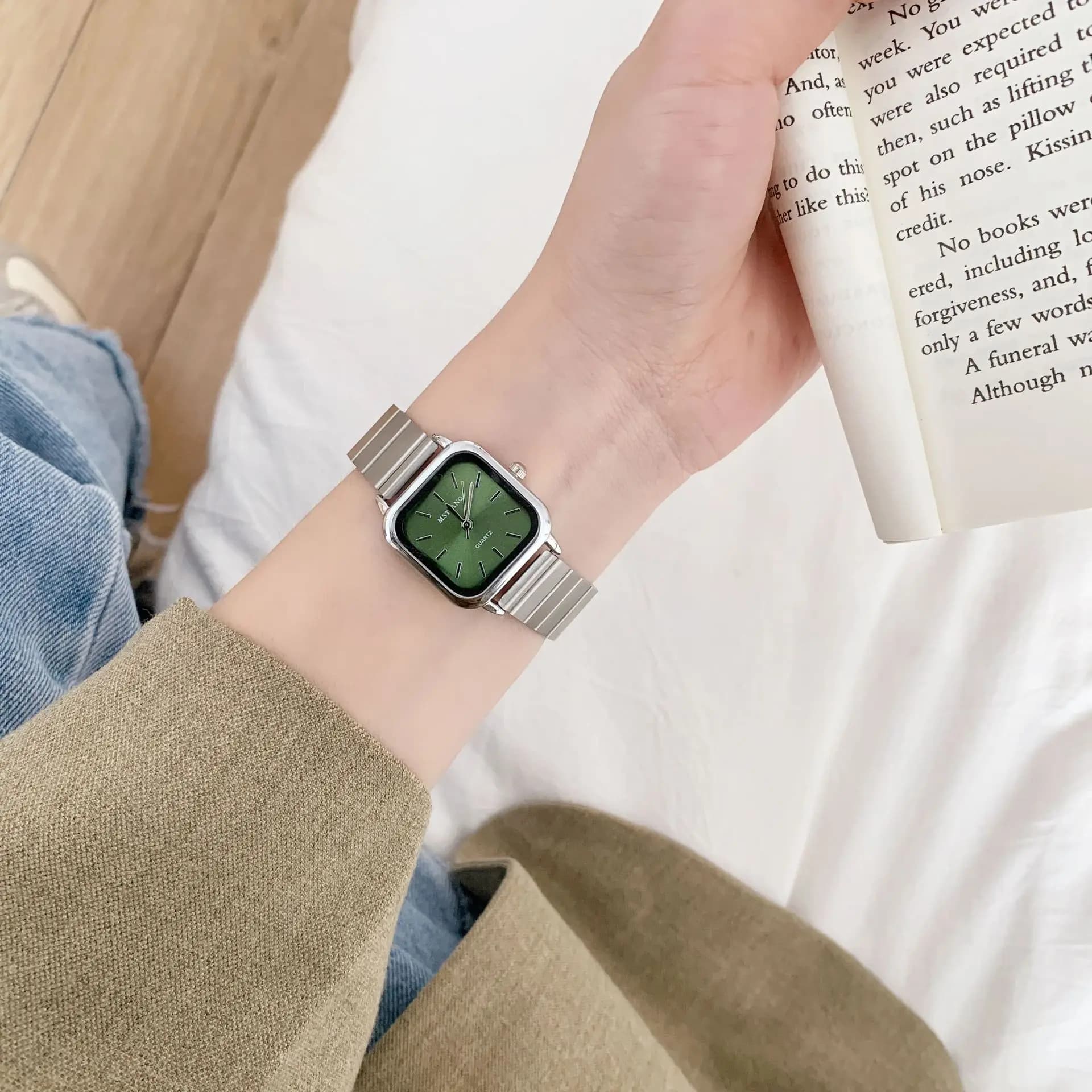 New Style Ins Women's Watch, Niche Design, Simple and Elegant, Waterproof, for Students and Girls of the Middle Schools