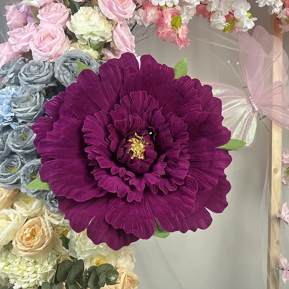 Ornamenti di peonia in velluto tinta unita per sfondo scenico di grande cerimonia e composizione di cesto di fiori di grado premium