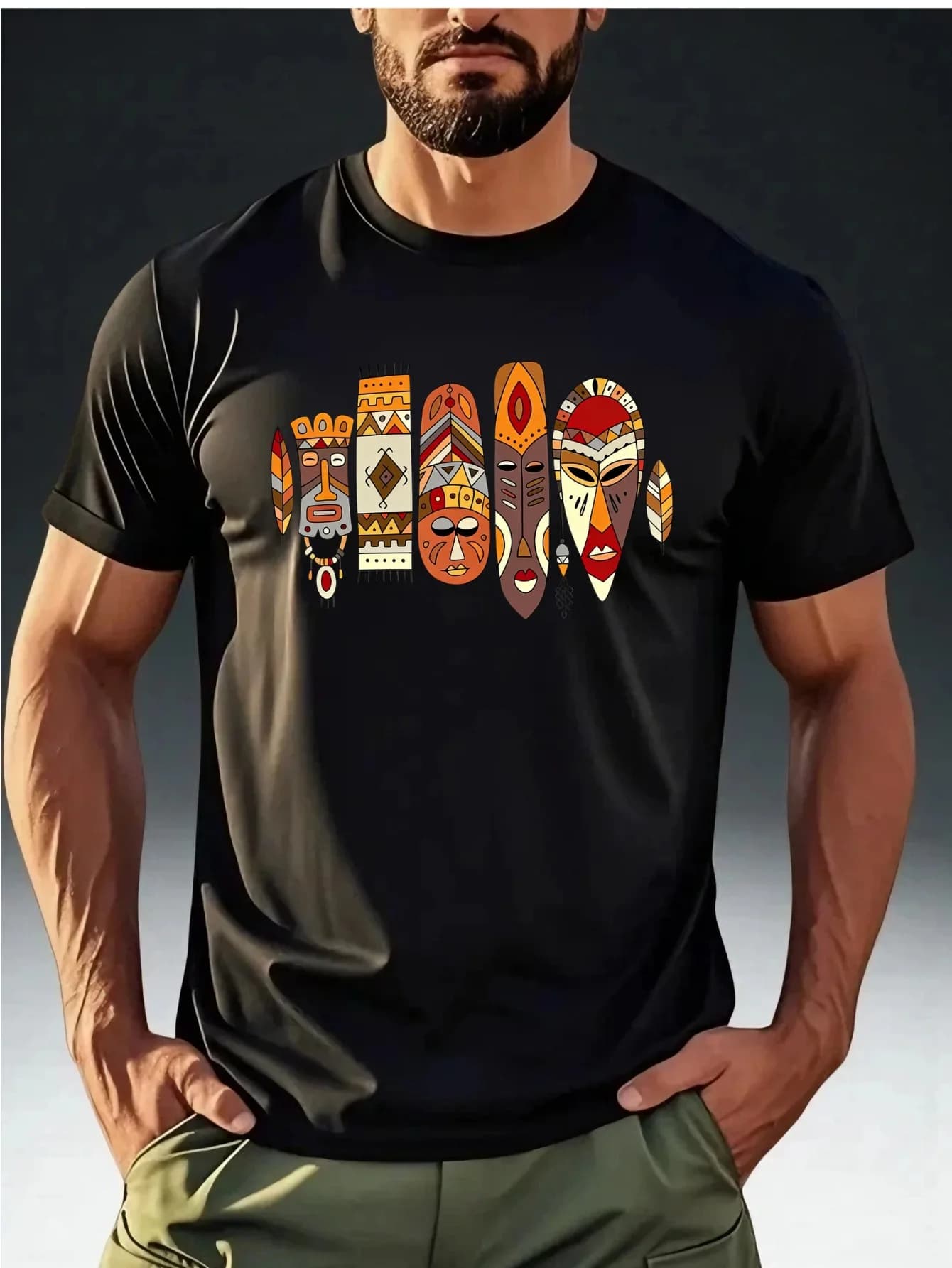 T-shirt da uomo alla moda con stampa di totem africani e maschere tribali, design accattivante e di tendenza