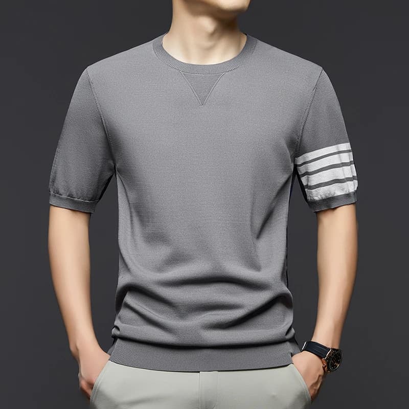 T-shirt a maniche corte girocollo in maglia da uomo, nuova collezione Primavera Estate 2026, maglia a righe casual elegante