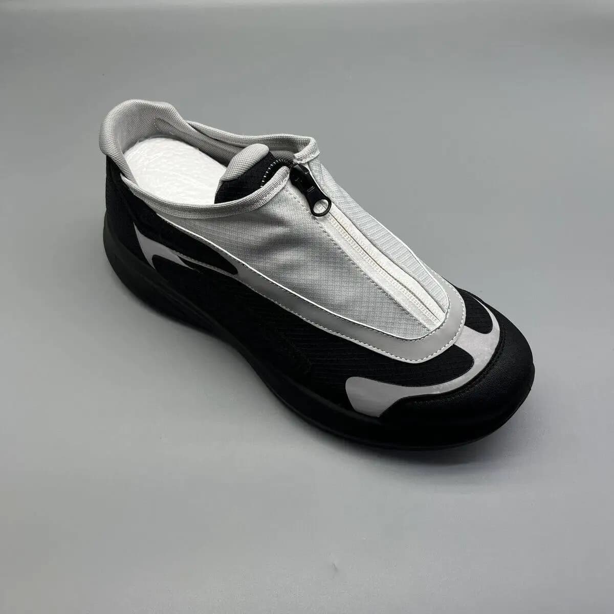 Men's Summer Lightweight Breathable Mesh Sports Shoes Zipper Slip-On Outdoor Climbing Shoes Comfortable Soft Bottom Sneakers