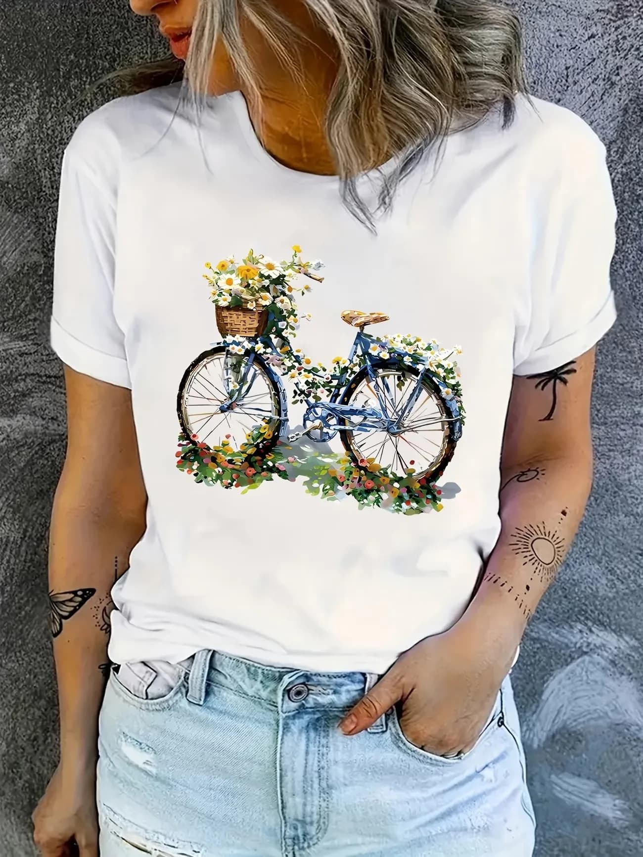 T-shirt Donna Stile Anni '90 2026 con Stampa Floreale e Bici, Grafica Casual Y2K, Stampa Artistica Geometrica, Manica Corta, Top Abbigliamento