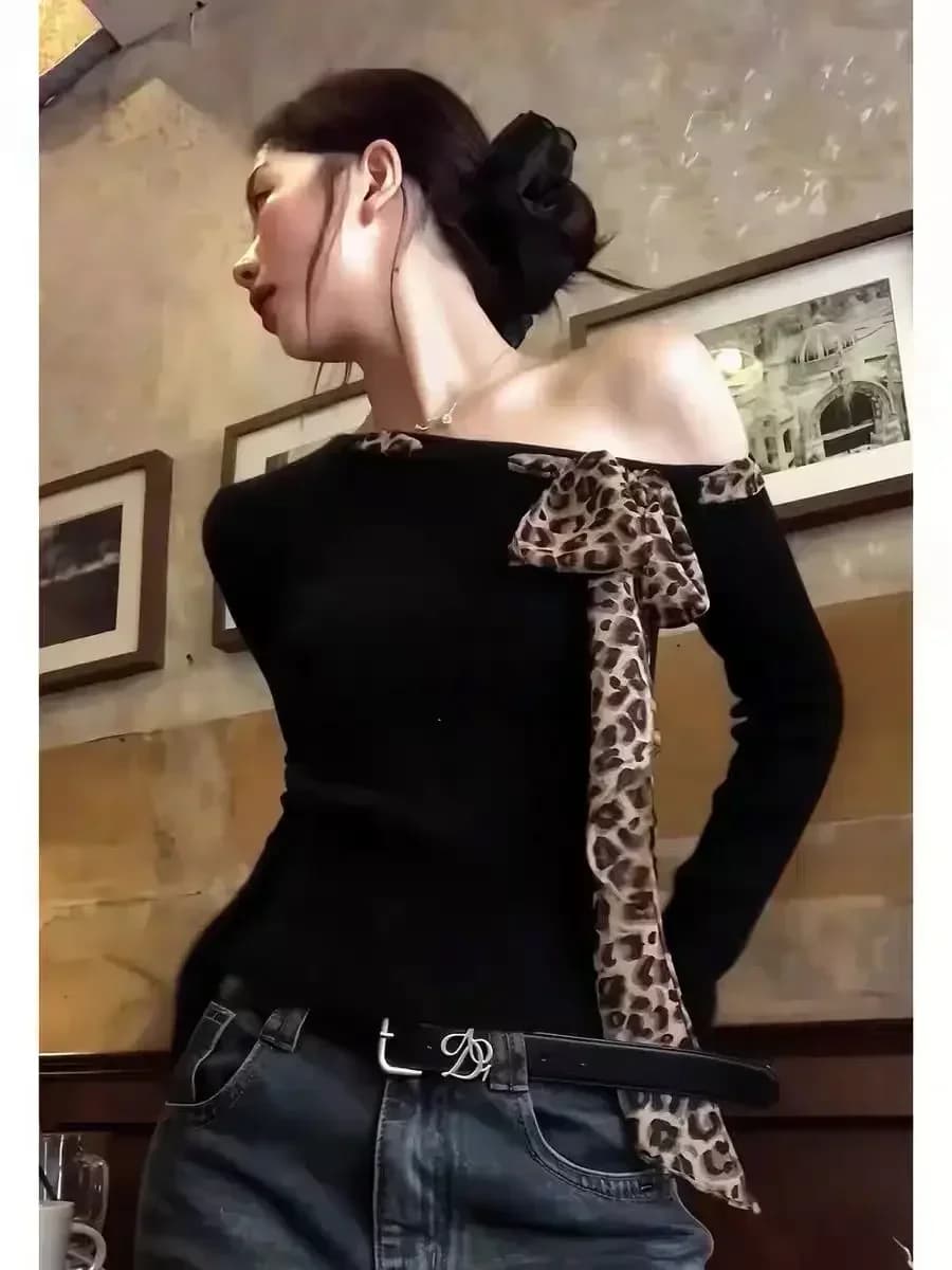 T-shirt con stampa leopardata con spalla inclinata Dolce ragazza calda Retro a maniche lunghe da donna Autunno con lacci Slim Fit Top Abiti femminili