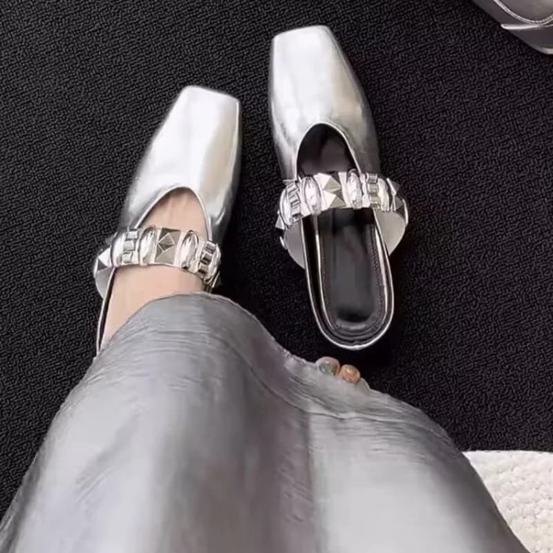 Zeppa Cool Mopping Summer New Punta quadrata Bocca poco profonda Fibbia in metallo Scarpe con tacco a forma di gattino antiscivolo resistenti all'usura con una banda