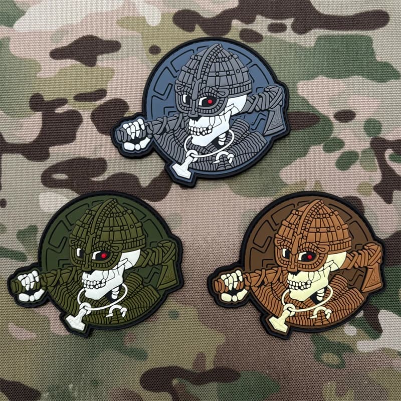 Distintivo adesivo in PVC con motivo a teschio e effetto fosforescente, perfetto per l'uso su bracciali, zaini, gilet tattici, decorazioni per abbigliamento, patch ricamate e patch in gomma morbida