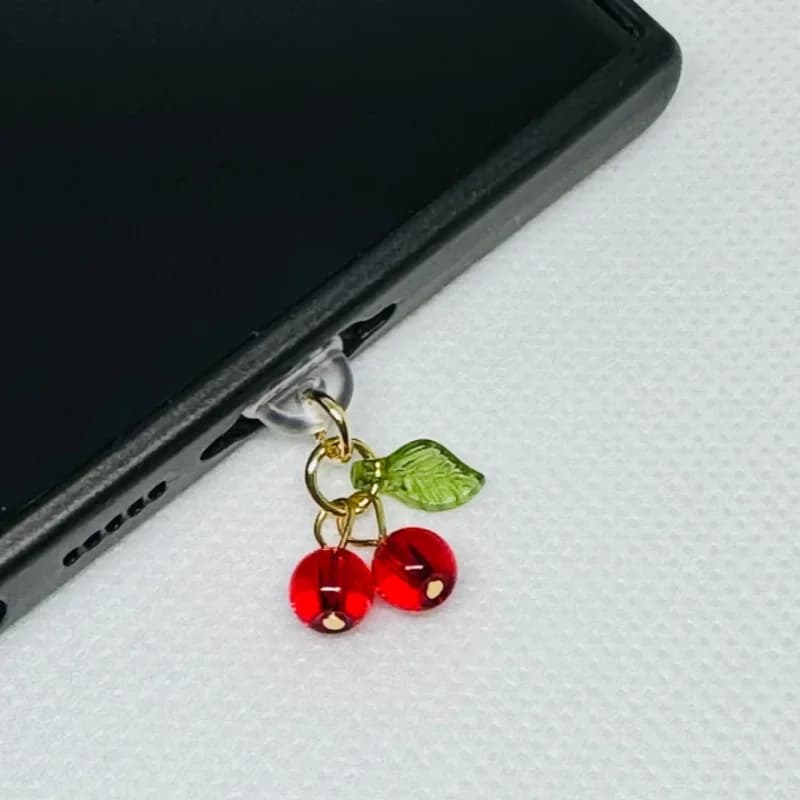Kindle | fascino del telefono. Tappo antipolvere USB-C. Tappo antipolvere per iPhone.Accessori di tipo C. Tappo antipolvere per baccelli d'aria. Ciondoli per cellulare.-Cherry's