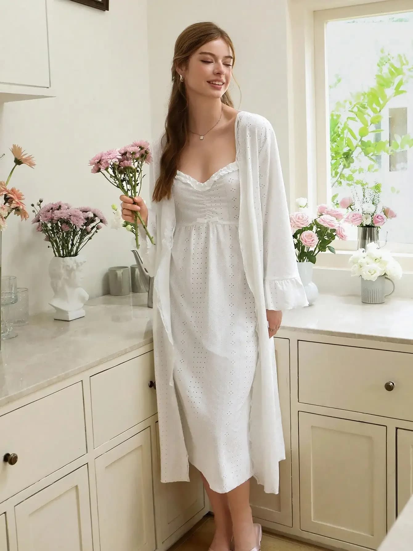 Set Pigiama Elegante e Confortevole con Vestito a Canotta con Volant e Accenti Arricciati, Set Bianco per Autunno e Inverno