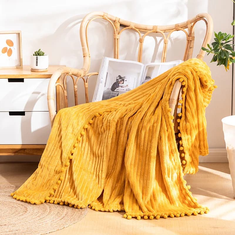 Coperta in pile per divano con frange di pom pom, morbida e accogliente coperta in flanella sfocata per divano letto, grande peluche leggero per tutte le stagioni